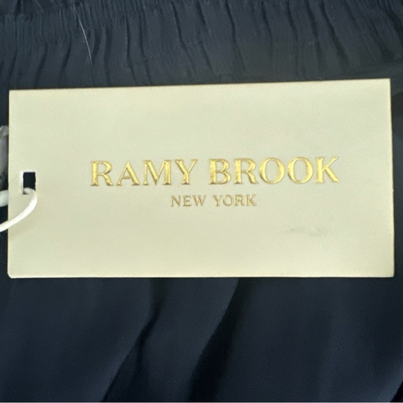 Designer dress brand new with tag - Picture 4 of 5